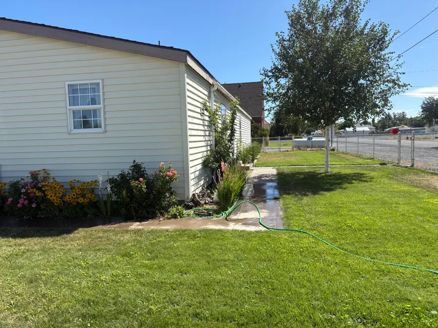 226 W 2nd, Merrill, OR 97633 - Image #2