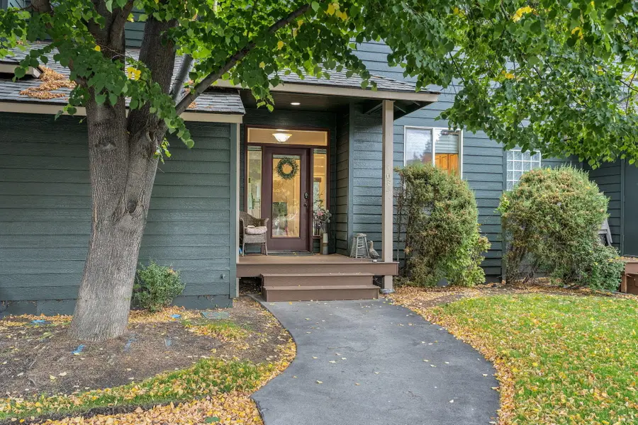 1084 Golden Pheasant, Redmond, OR 97756 - Image #2