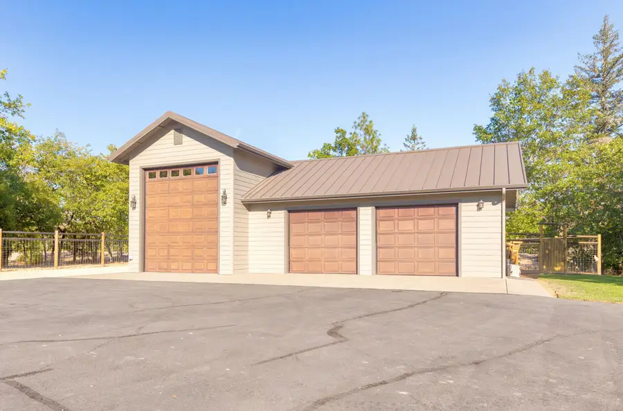 559 Pleasantville, Grants Pass, OR 97526 - Image #2