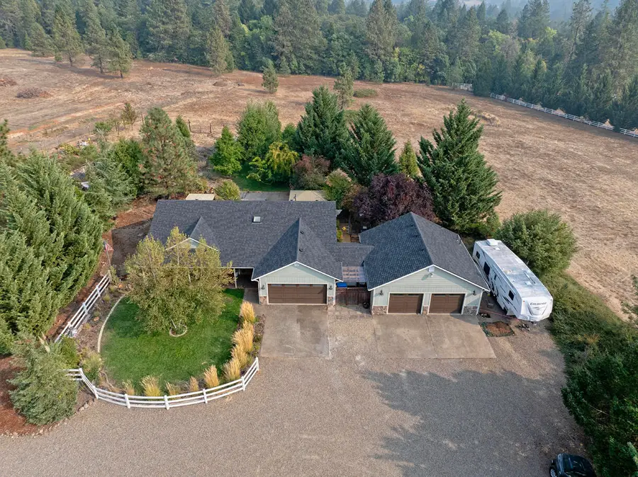 203 Edgerton, Wolf Creek, OR 97497 - Image #2
