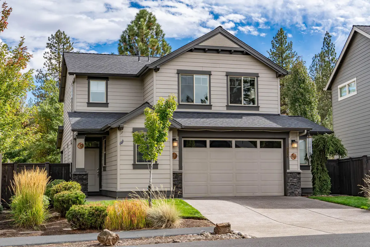 60523 Hedgewood, Bend, OR 97702 - Image #1