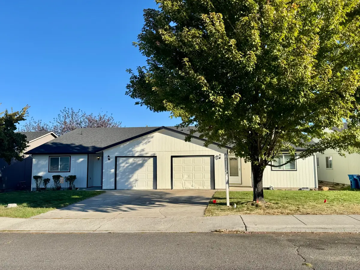 609 NE Larch, Redmond, OR 97756 - Image #1