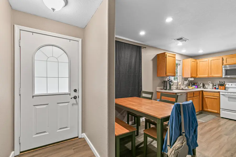 7894 Laura, White City, OR 97503 - Image #3