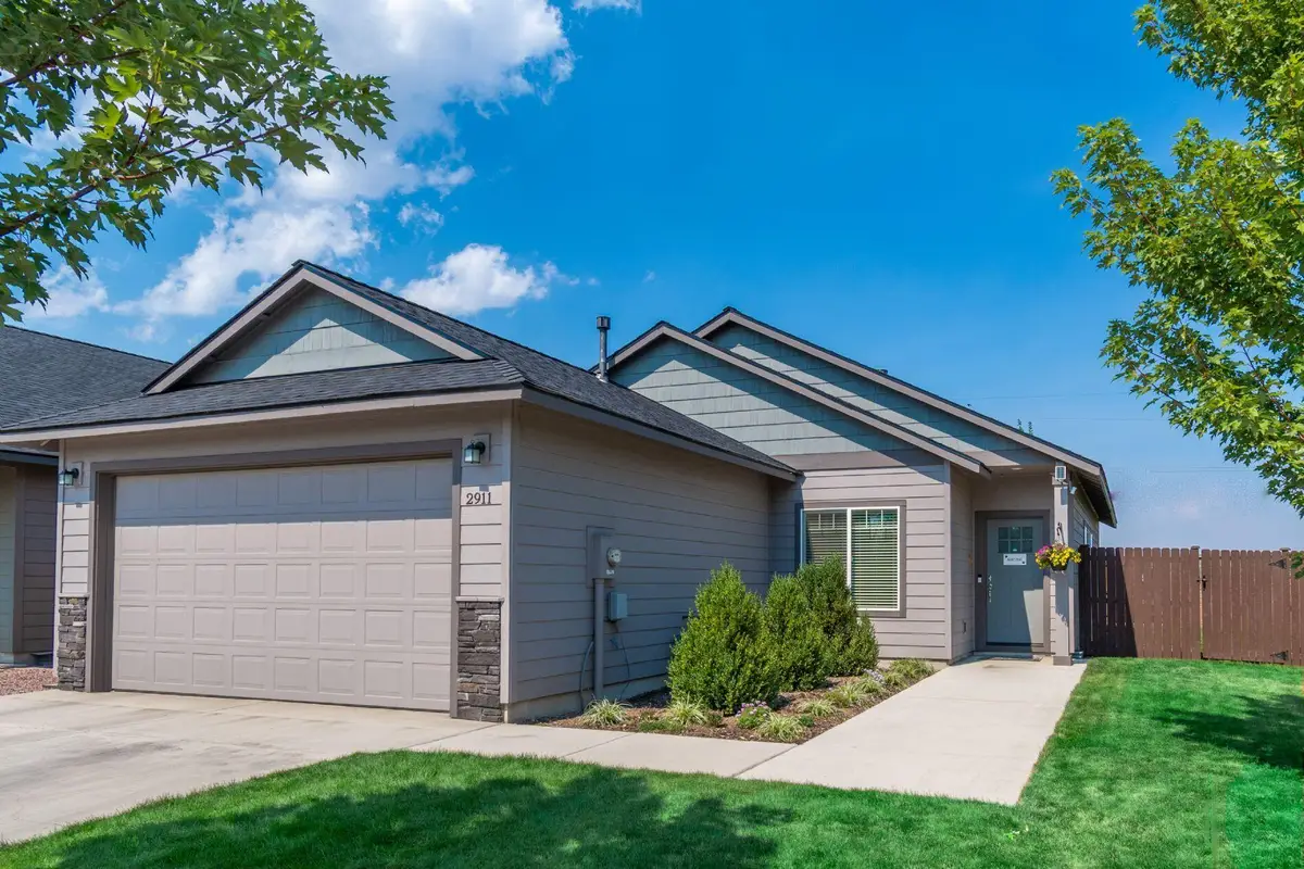 2911 NW Hemlock Lane, Redmond, OR 97756 - Image #1