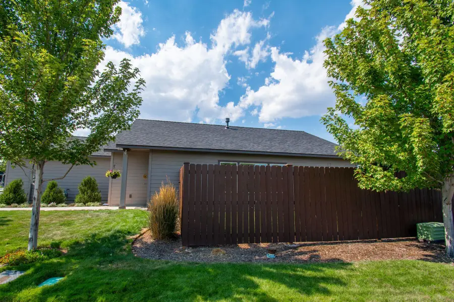 2911 NW Hemlock Lane, Redmond, OR 97756 - Image #3