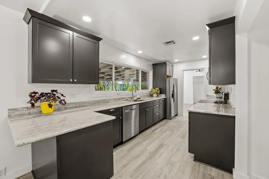 711 SE Riverside, Grants Pass, OR 97526 - Image #2