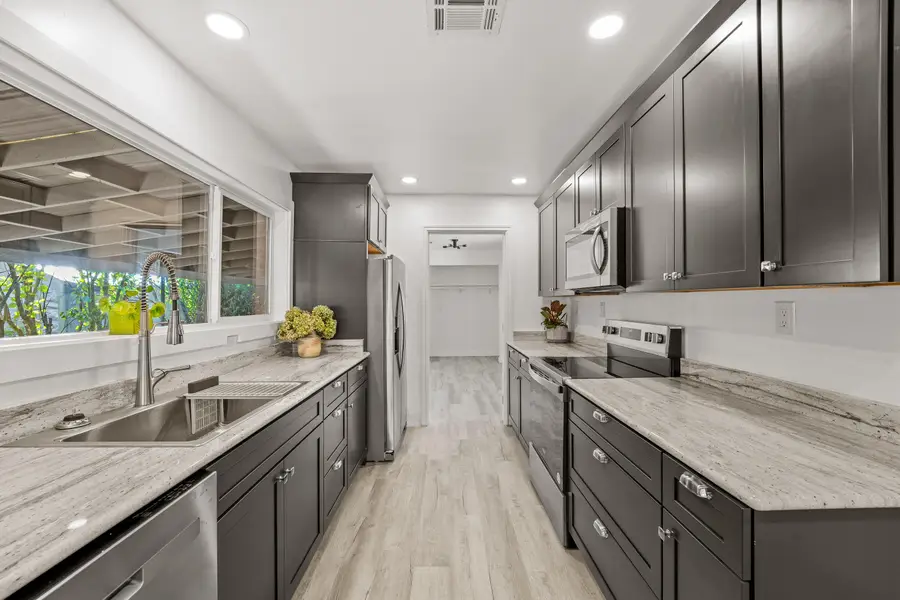 711 SE Riverside, Grants Pass, OR 97526 - Image #3