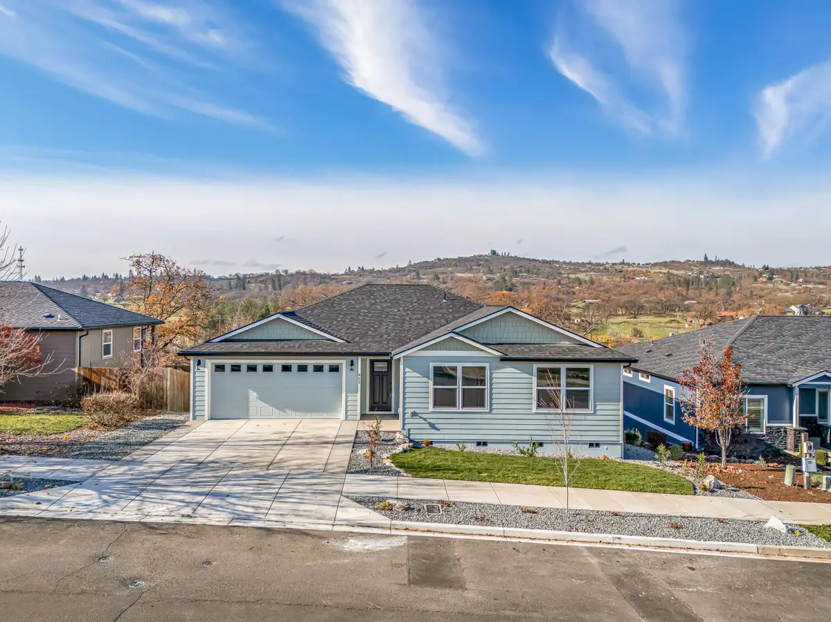 403 N Deanjou, Eagle Point, OR 97524 - Image #1