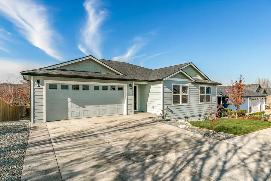 403 N Deanjou, Eagle Point, OR 97524 - Image #3