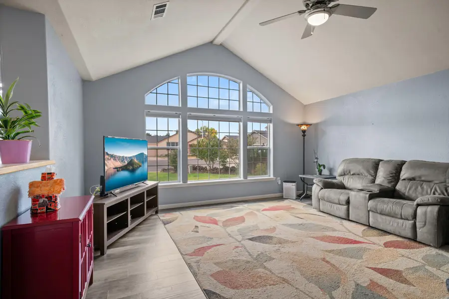 570 Bachand, Central Point, OR 97502 - Image #2