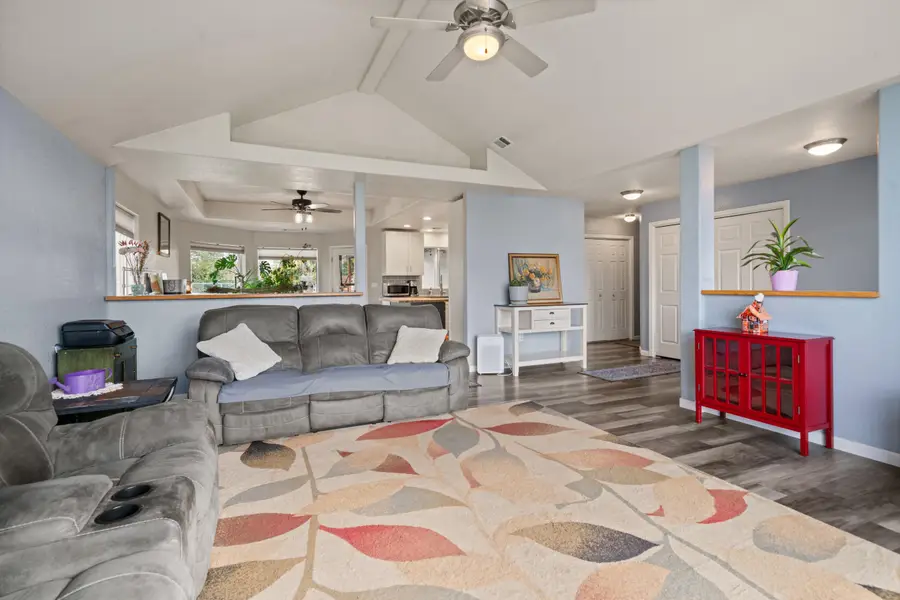 570 Bachand, Central Point, OR 97502 - Image #3