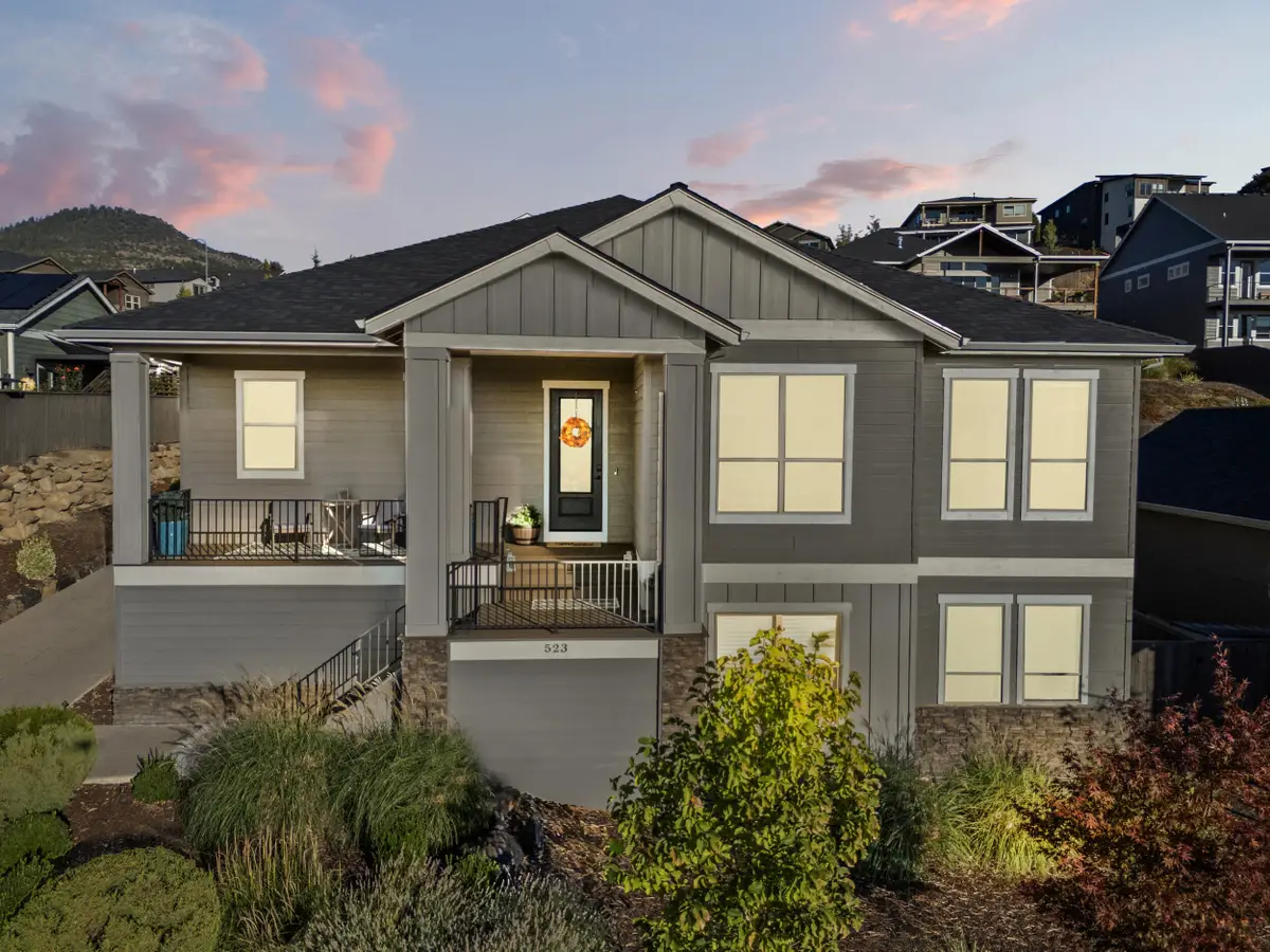 523 W La Strada, Medford, OR 97504 - Image #1