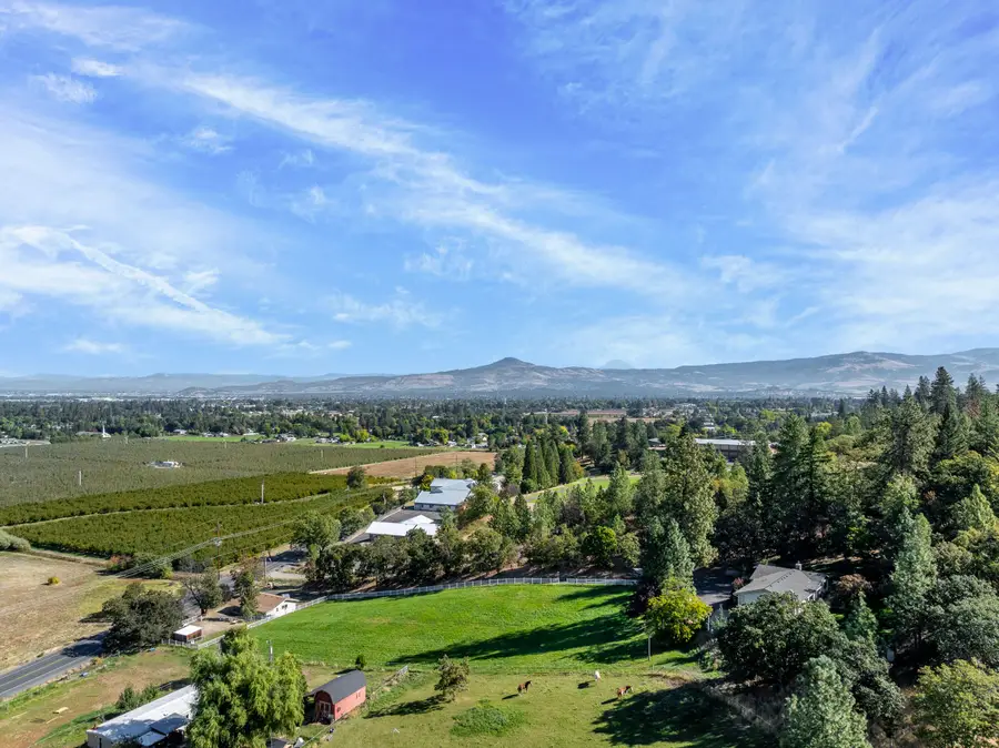 3955 South Stage Rd, Medford, OR 97501 - Image #2