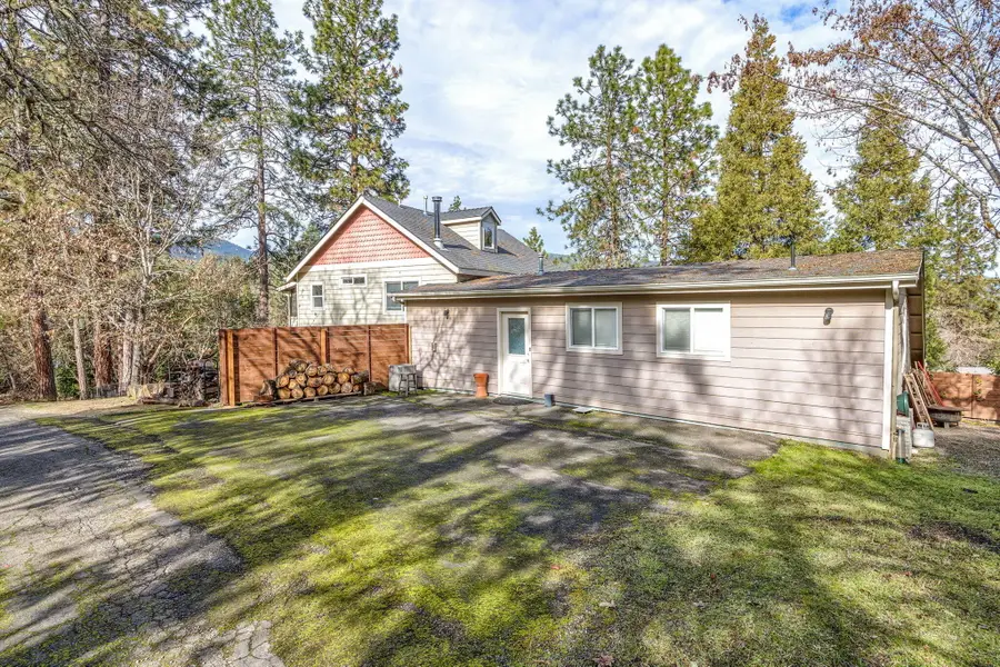 675 S 4th Street, Jacksonville, OR 97530 - Image #3