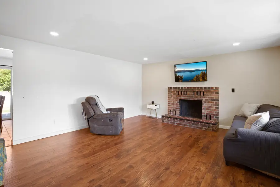 990 Janes, Medford, OR 97501 - Image #2