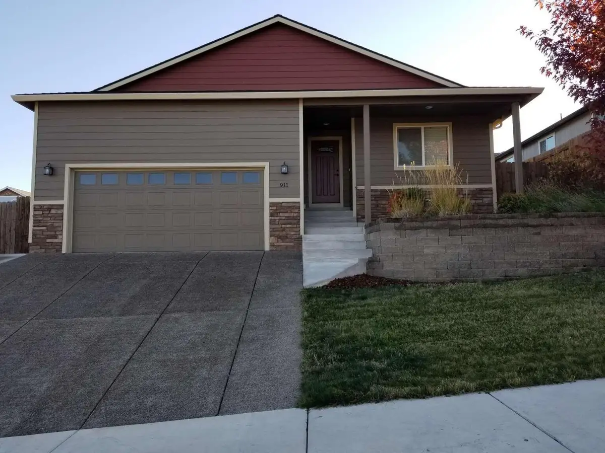 911 Stonewater, Eagle Point, OR 97524 - Image #1