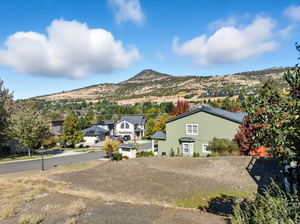 4719 Hathaway, Medford, OR 97504 - Image #1