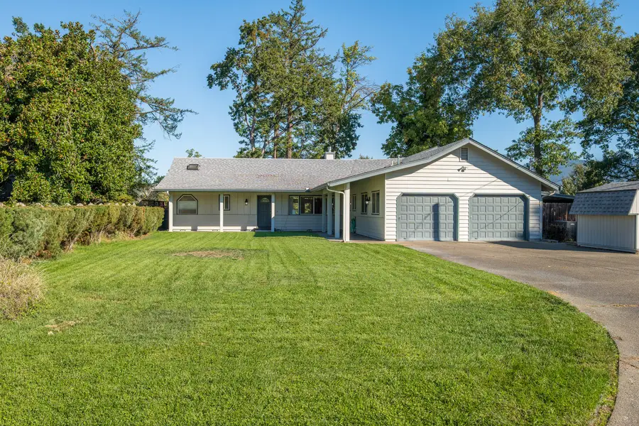 1320 Redwood Circle, Grants Pass, OR 97527 - Image #2