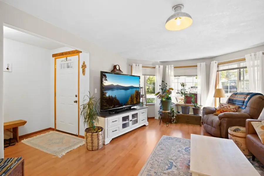 1813 Cascadia Street, Medford, OR 97504 - #3