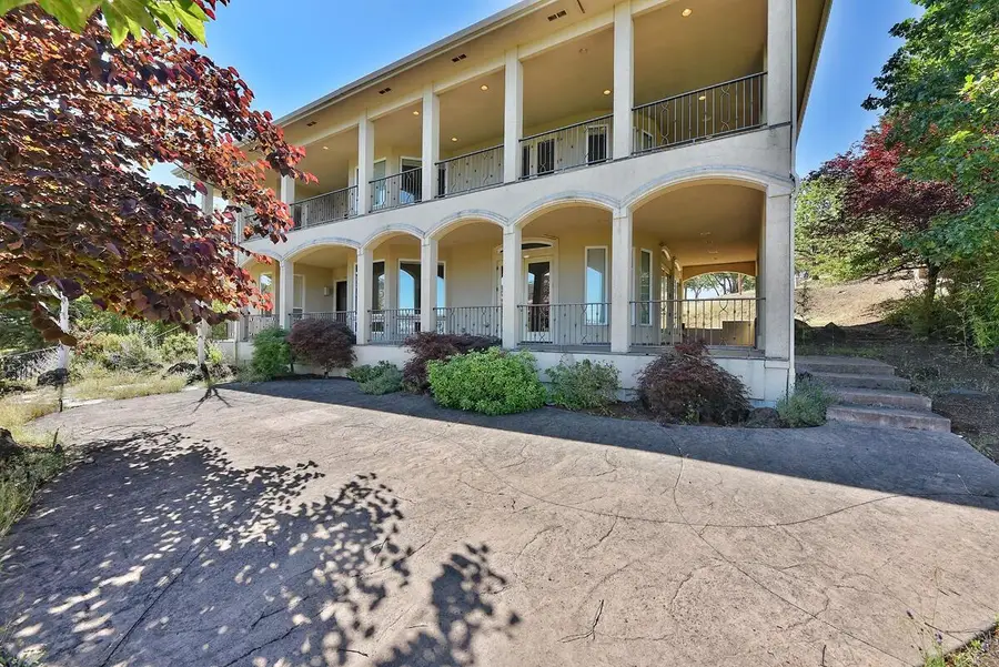 104 Monterey Drive, Medford, OR 97504 - #2