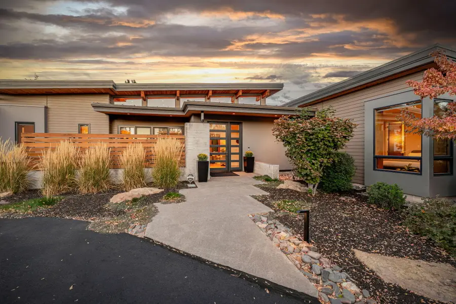 61612 Hosmer Lake, Bend, OR 97702 - Image #2