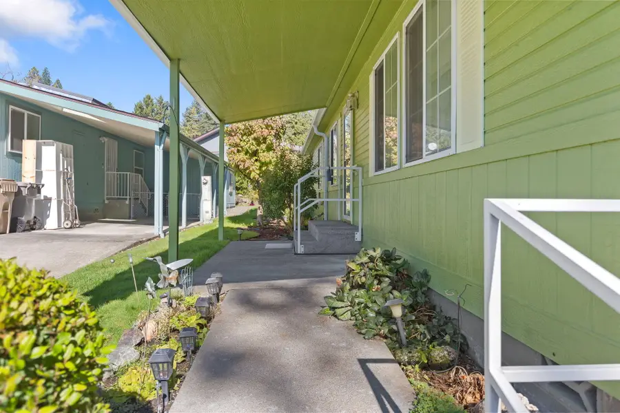206 NW Creekside Drive, Grants Pass, OR 97526 - Image #3