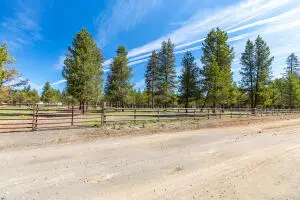 8859 Split Rail Road, La Pine, OR 97739 - Image #2