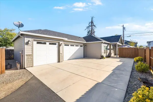 672 Heber, Medford, OR 97501