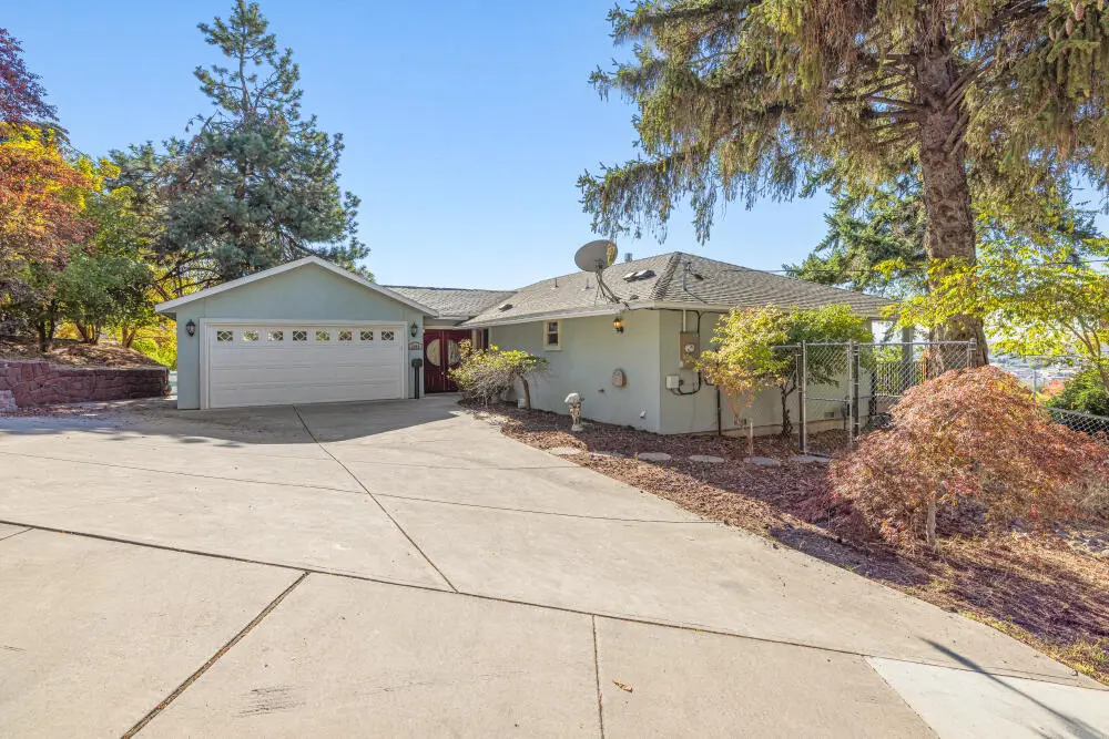 2050 Auburn Street, Klamath Falls, OR 97601 - Image #1