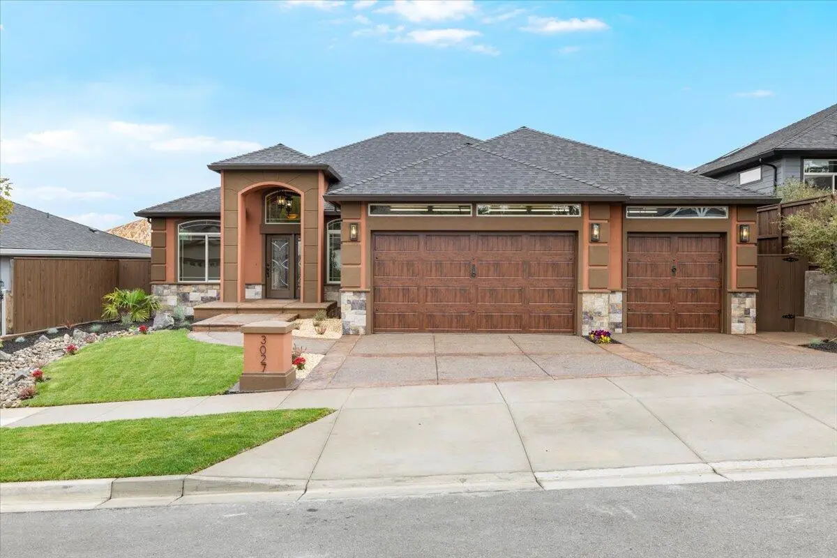 3027 Mt Thielsen Drive, Medford, OR 97504 - #1