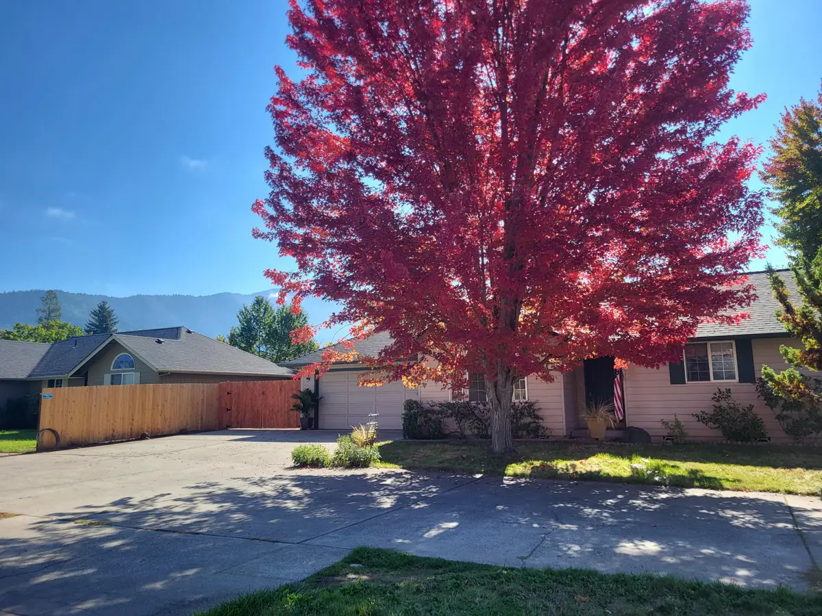 1841 Cloverlawn Drive, Grants Pass, OR 97527 - Image #1