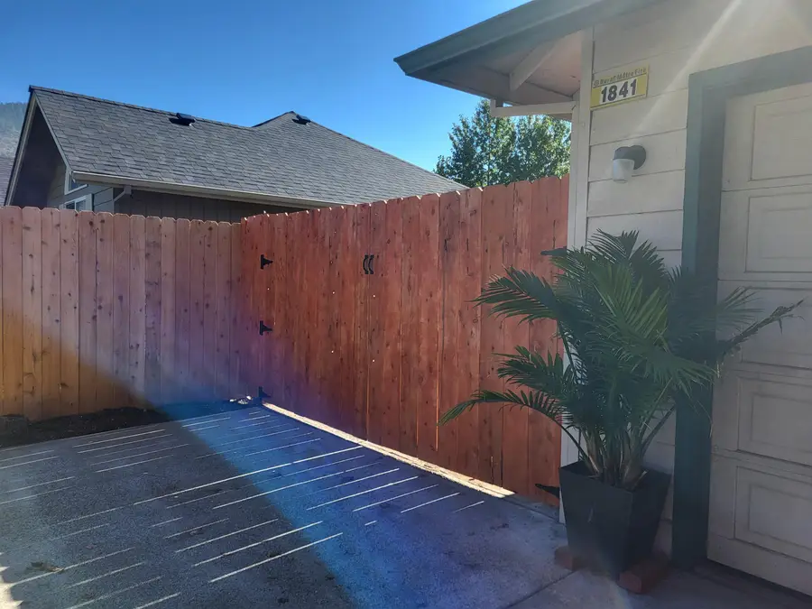 1841 Cloverlawn Drive, Grants Pass, OR 97527 - Image #3