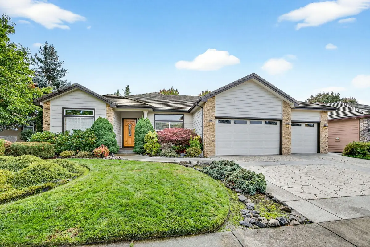 220 Pine Lake, Eagle Point, OR 97524 - Image #1