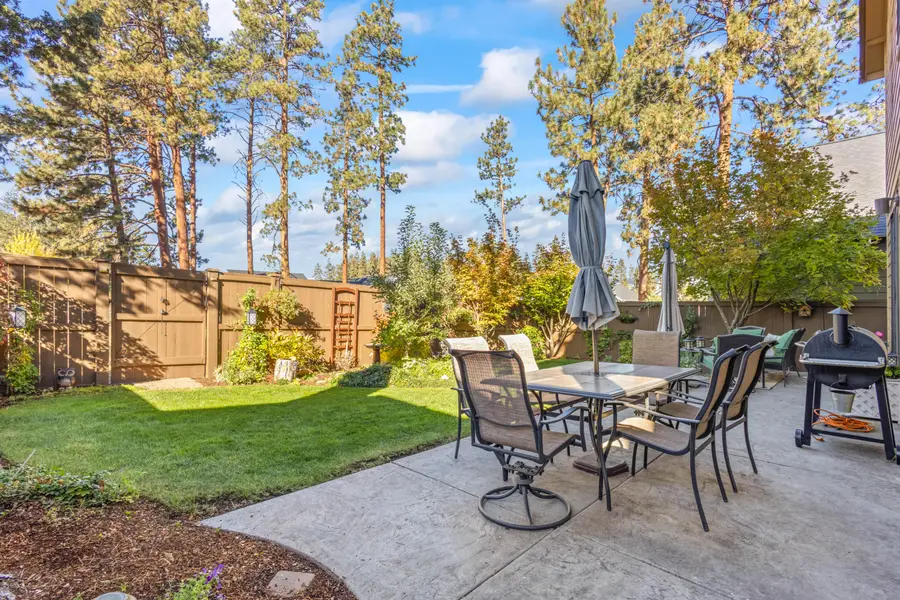 1094 E Horse Back, Sisters, OR 97759 - Image #2