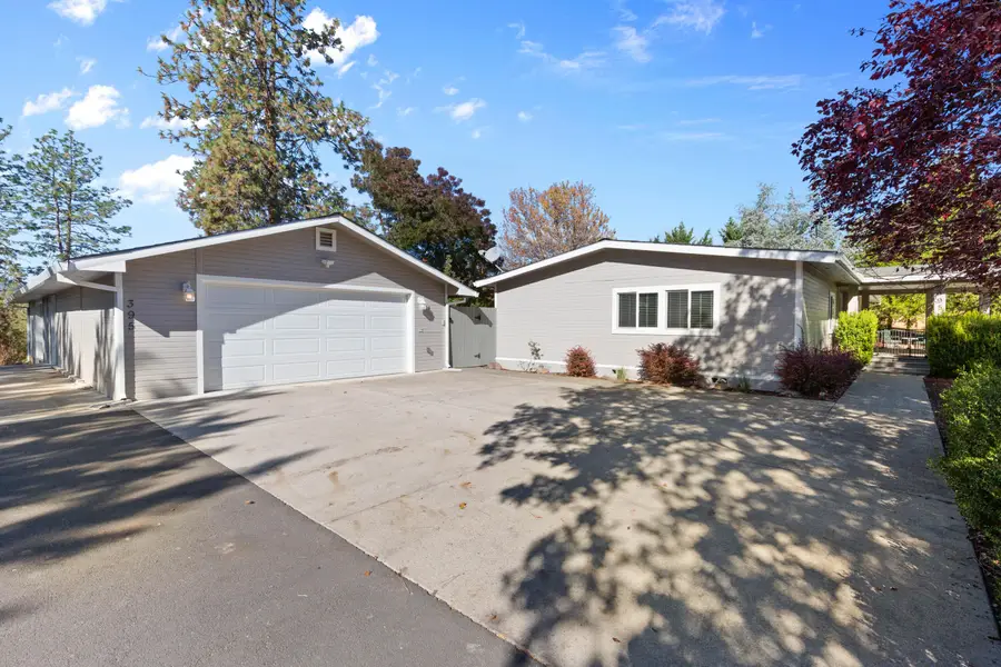 395 Robleda, Central Point, OR 97502 - Image #2