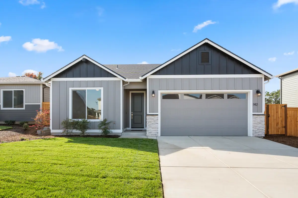 142 Valemont, Eagle Point, OR 97524 - Image #1