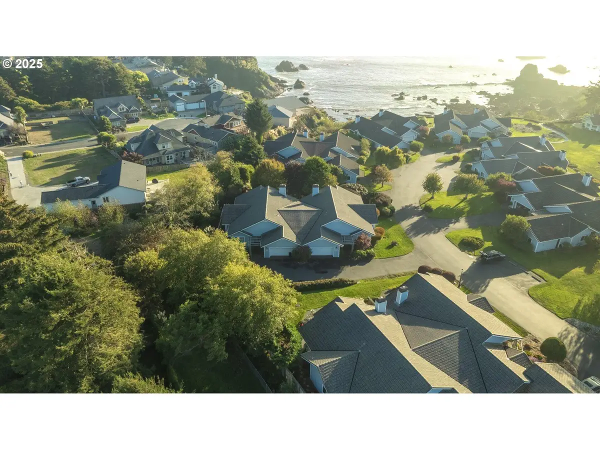 219 Schooner Bay Drive, Brookings, OR 97415 - Image #1
