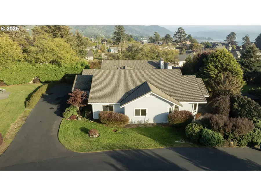 219 Schooner Bay Drive, Brookings, OR 97415 - Image #2