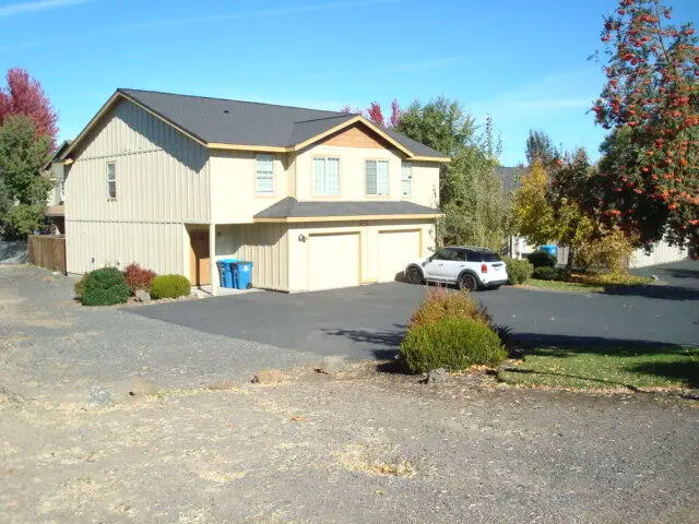 2745 SW Salmon, Redmond, OR 97756 - Image #2