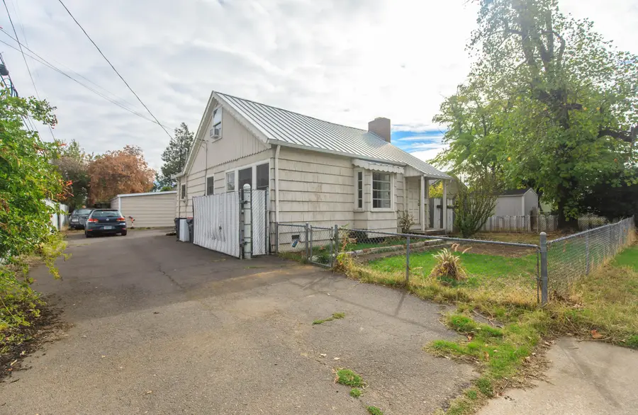 214 N Columbus, Medford, OR 97501 - Image #2