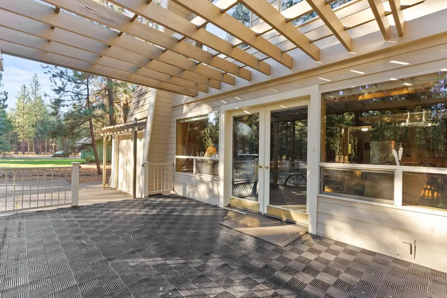 69301 Lariat, Sisters, OR 97759 - Image #2