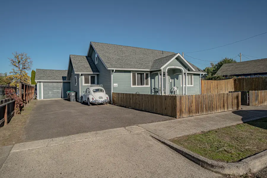 512 N Holly, Medford, OR 97501 - Image #2