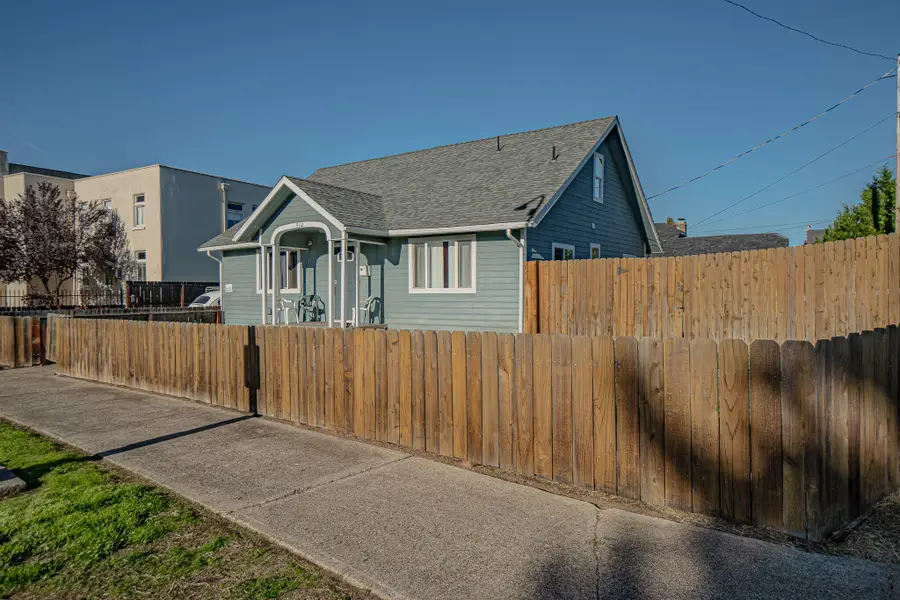 512 N Holly, Medford, OR 97501 - Image #3