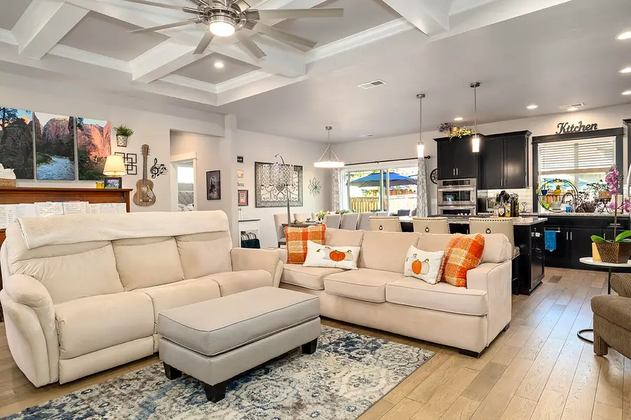 2035 Rabun, Central Point, OR 97502 - Image #2