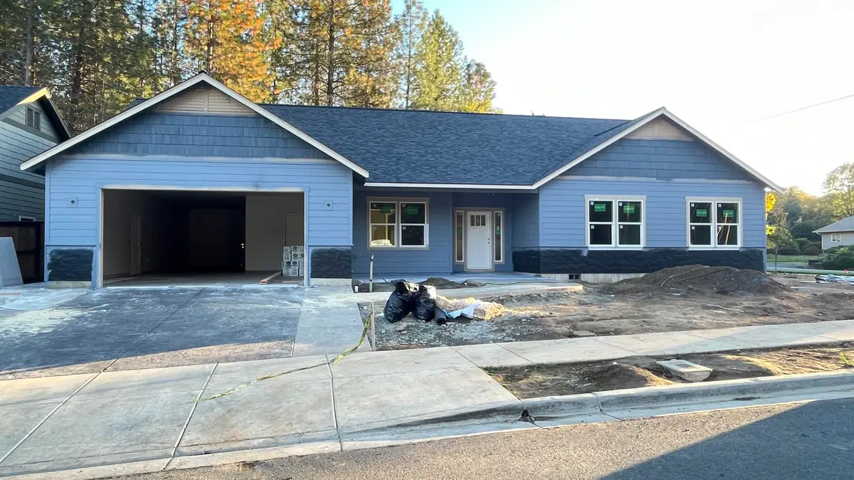 2571 Overland, Grants Pass, OR 97527 - Image #1