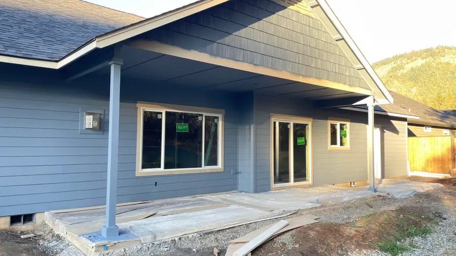 2571 Overland, Grants Pass, OR 97527 - Image #2