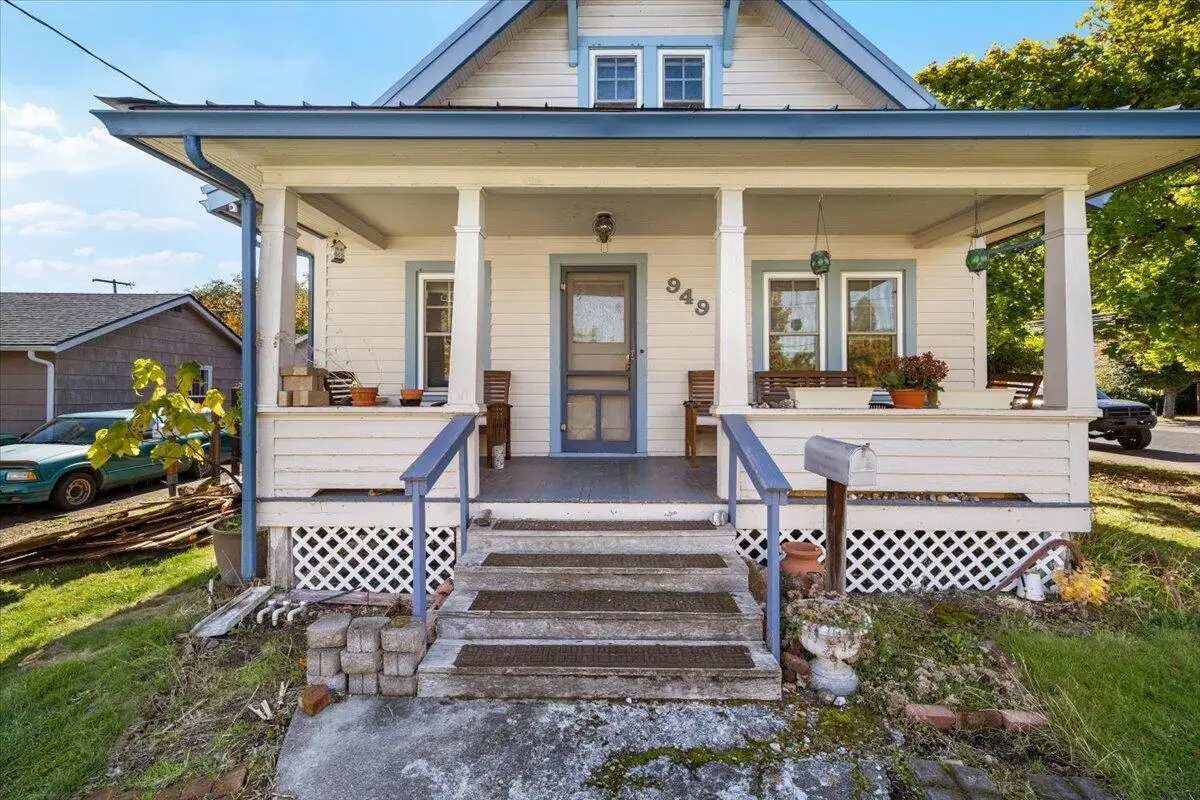 949 Murray Avenue, Medford, OR 97501 - #1