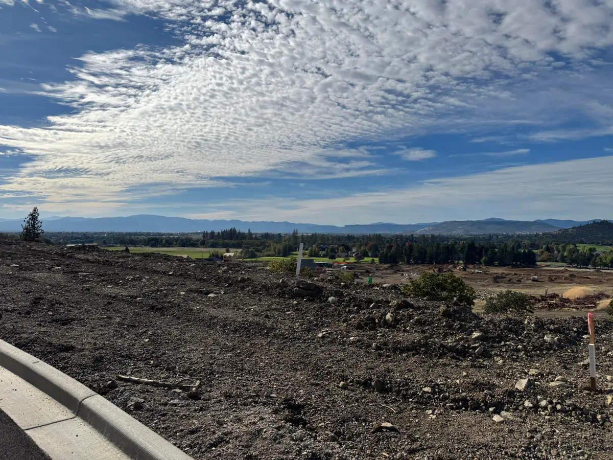 455 Pinnacle Ridge, Eagle Point, OR 97524 - Image #1