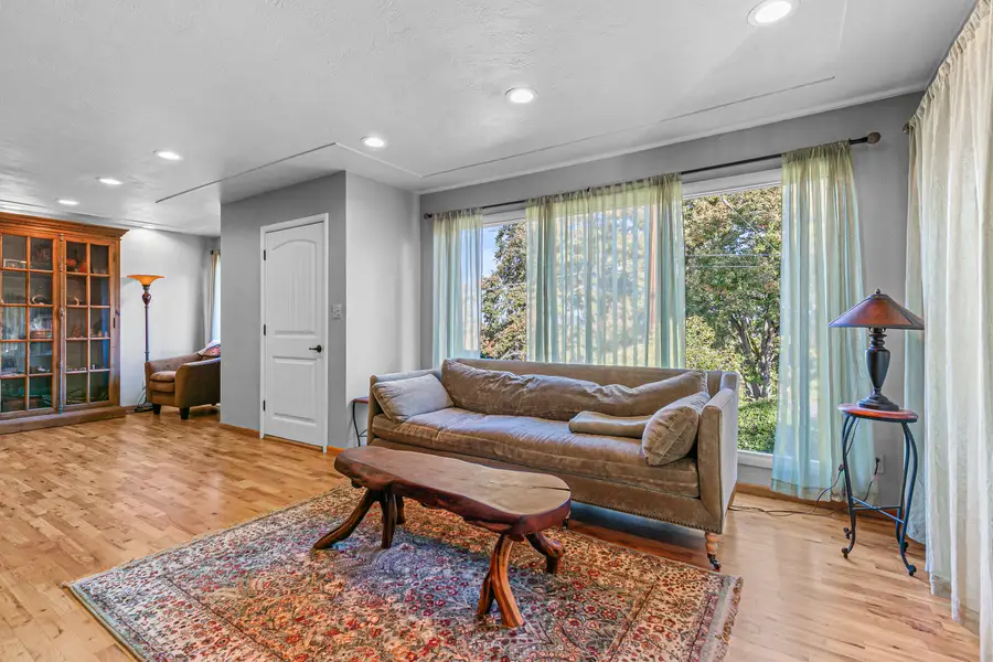 2500 Capital, Medford, OR 97504 - Image #3