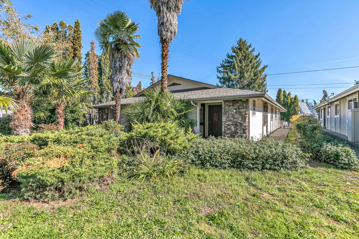 3 Chestnut, Medford, OR 97501 - Image #1